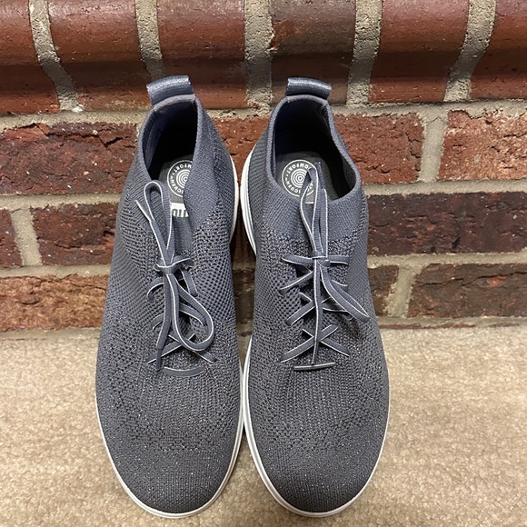 Fitflop Shoes - NWOT! Gray Knit Women’s Shoes w/ shimmer.